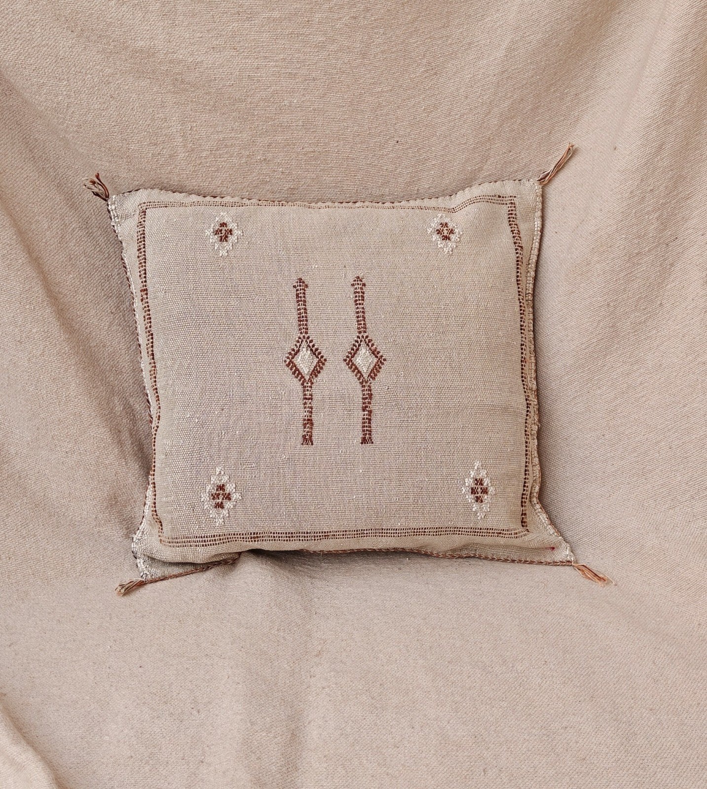 Sabra Kussenhoes Cactuszijde 50x50 cm Handgemaakt Marokko, Beige, Nieuw, Ophalen of Verzenden, Handgemaakt