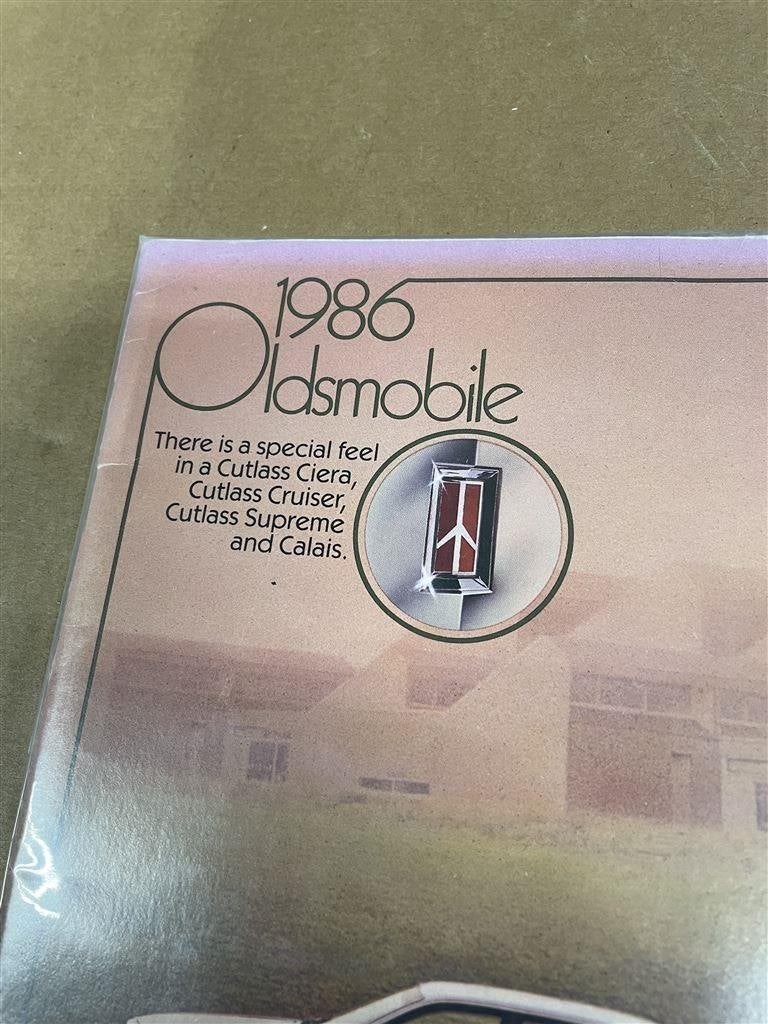 GM Folder - 1986 Oldsmobile Catalogues, Ophalen of Verzenden, Zo goed als nieuw, Overige merken
