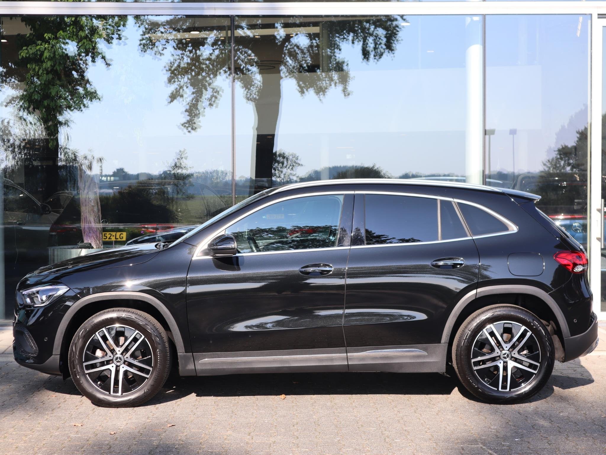 Mercedes-Benz GLA-klasse 180 Luxury Line, Auto's, Dealer onderhouden, Gebruikt, 4 cilinders, Zwart