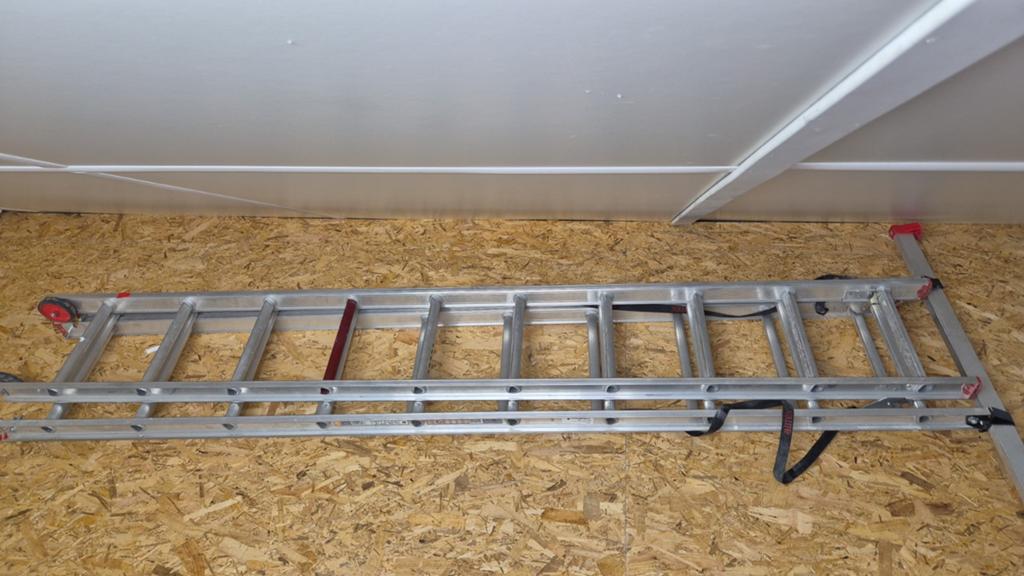 Uitschuifbare aluminium ladder - 2,6 tot 7,5 meter, Ophalen, Zo goed als nieuw, Ladder, Opvouwbaar of Inschuifbaar