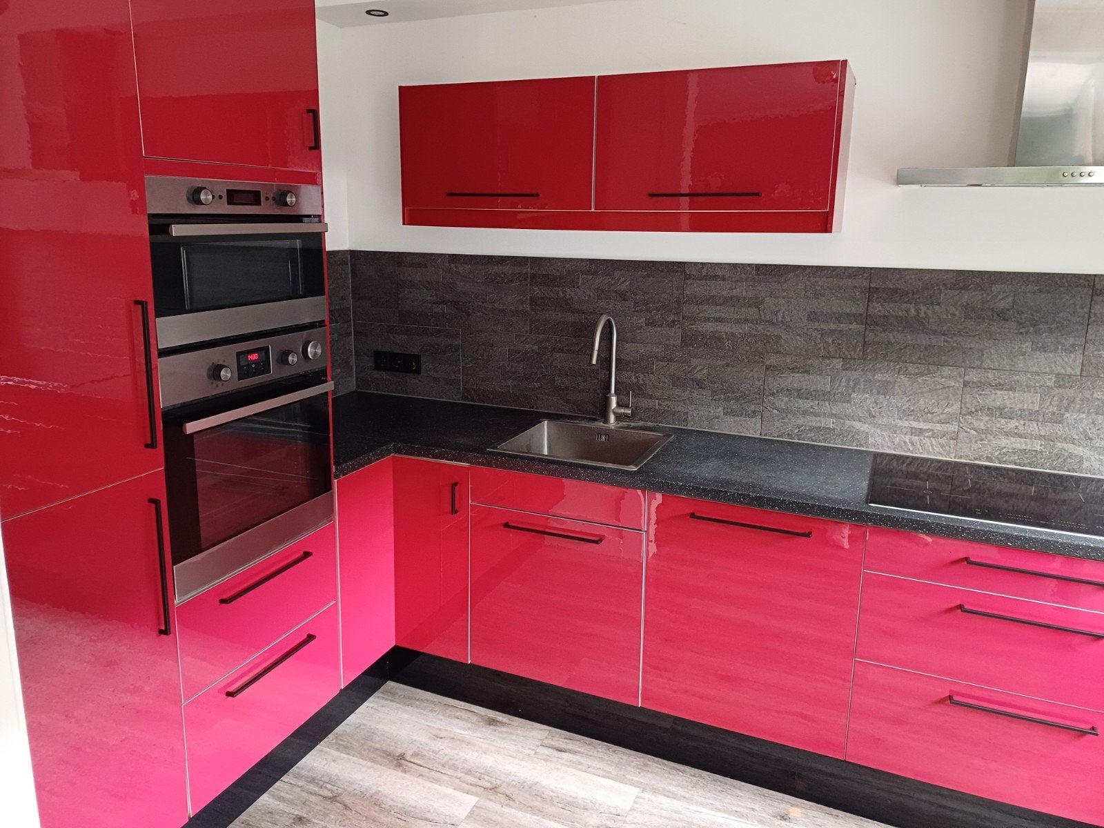 ikea hoekkeuken met apparatuur, hoogglans rood, Huis en Inrichting, Ophalen, Gebruikt, Hoekkeuken, Hoogglans of Gelakt
