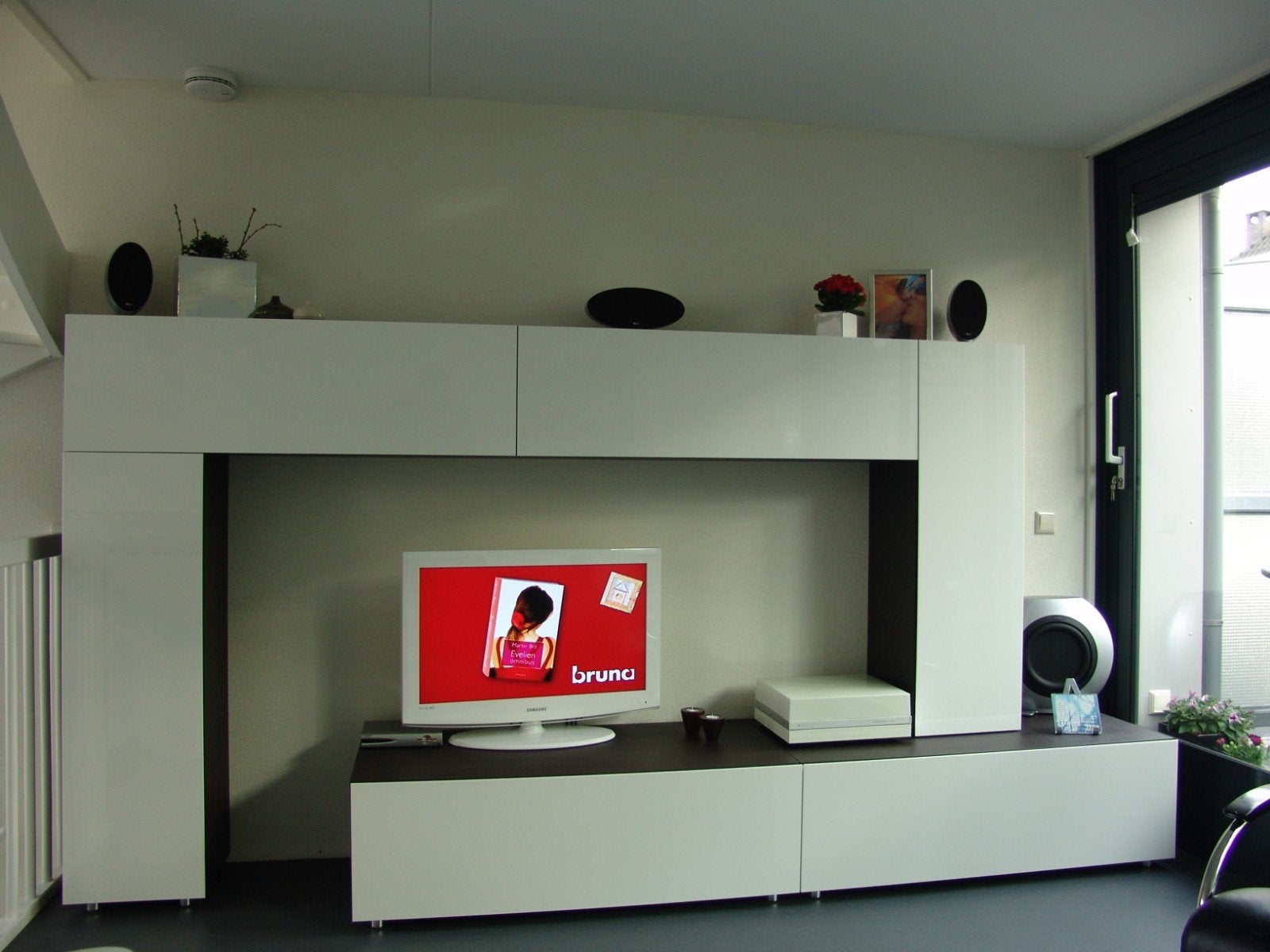 Isassi Italiaans design wandkast Korpus oak/white, Ophalen, 250 tot 300 cm, Gebruikt, 150 tot 200 cm