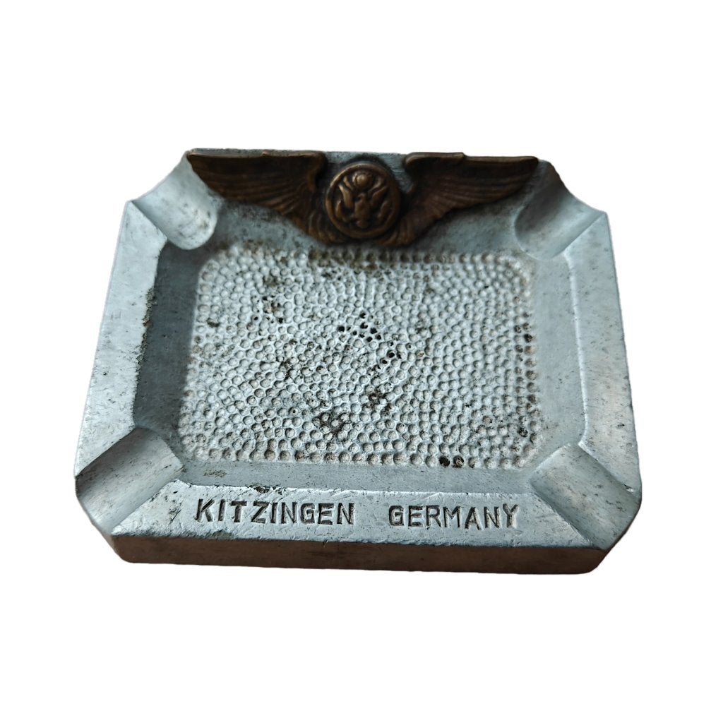 WWII USAAF Ashtray German Made 9th Air Force, Ophalen of Verzenden, Luchtmacht, Amerika, Embleem of Badge