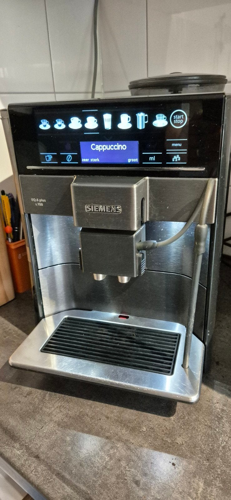 siemens eq6 plus 700  lezen!!!, Afneembaar waterreservoir, Gebruikt, Espresso apparaat, 2 tot 4 kopjes