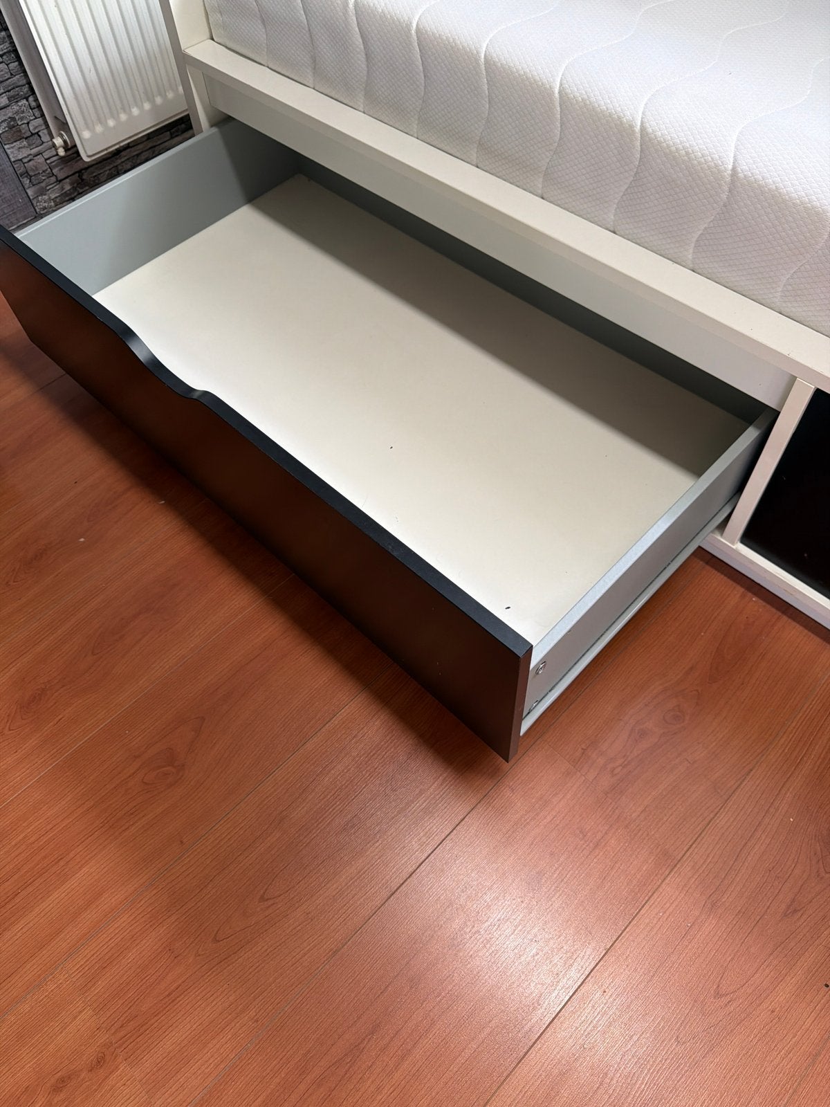 Foto 4 van Één persoonsbed met 2opberglades - Wit/Zwart