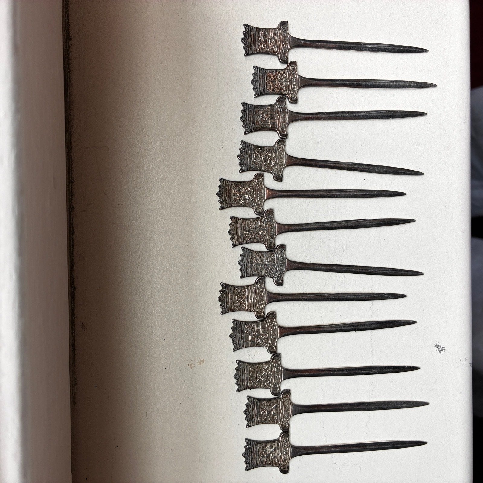 Set van 12 antieke borrelprikkers met decoratieve koppen, Antiek en Kunst, Ophalen of Verzenden