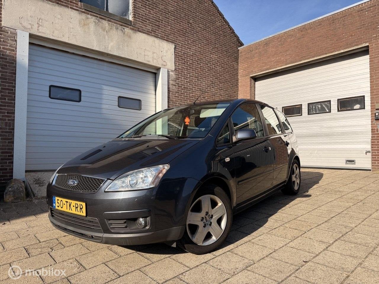 Ford Focus C-Max 1.6-16V Ghia, 1596 cc, 15 km/l, Gebruikt, 4 cilinders