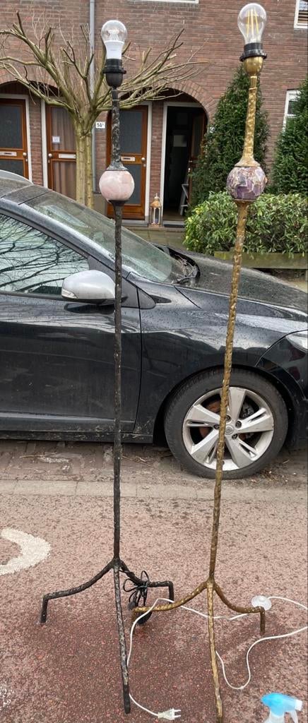 2 zware staande lampen met onyx bol, Huis en Inrichting, Lampen | Vloerlampen, Ophalen of Verzenden, Zo goed als nieuw, Metaal
