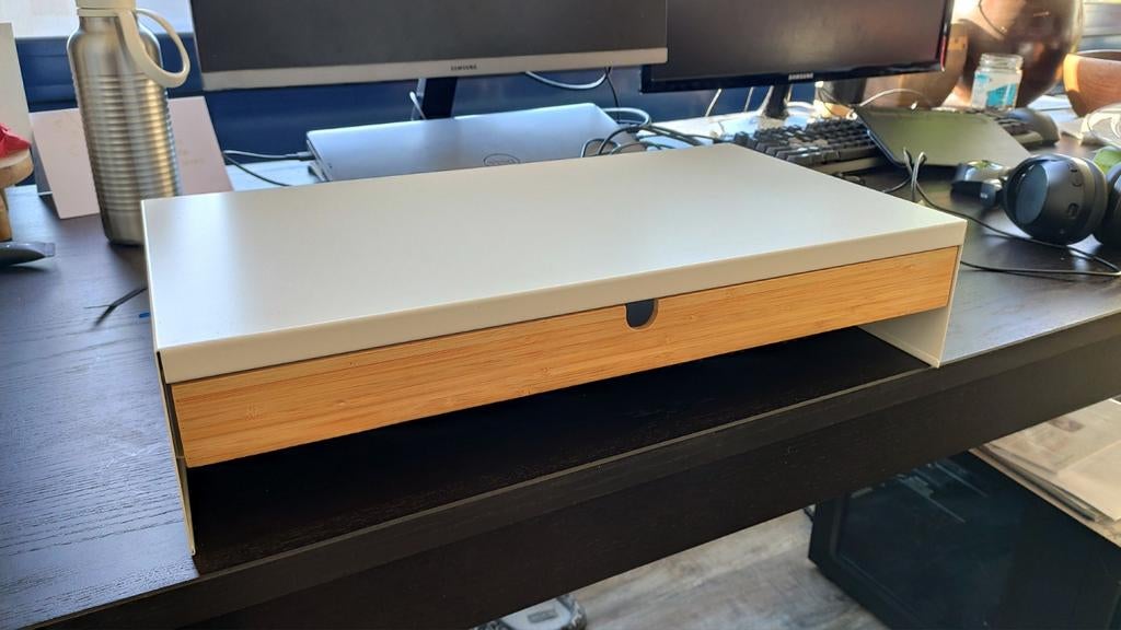 Monitorstandaard Ikea, zgan, Computers en Software, Laptopstandaarden, Ophalen of Verzenden, Zo goed als nieuw, Ikea