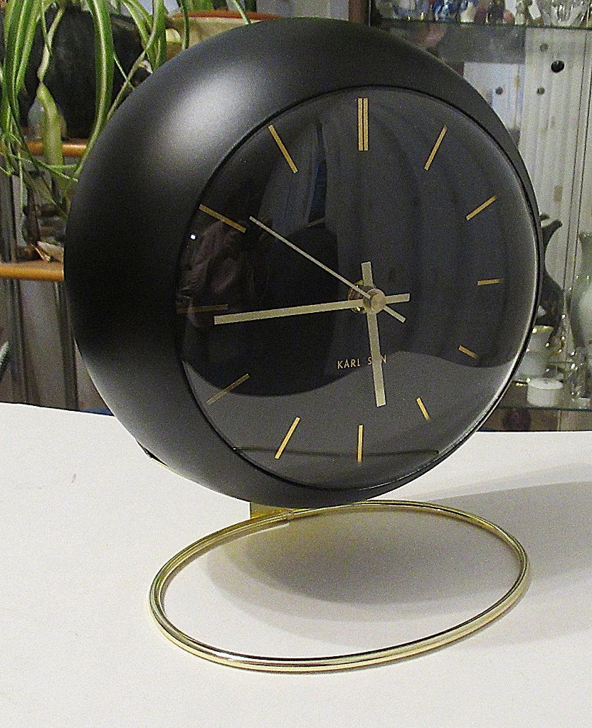 Karlsson Globe tafel quartz klok voor een stijlvol interieur, Ophalen of Verzenden, Zo goed als nieuw, Wekker of Tafelklok