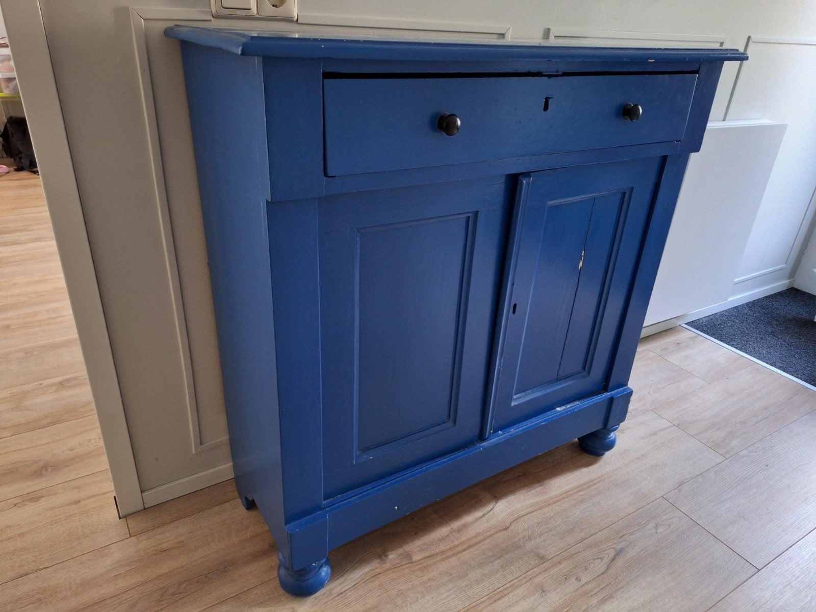 Brocante blauw kastje met lade en deuren., Ophalen