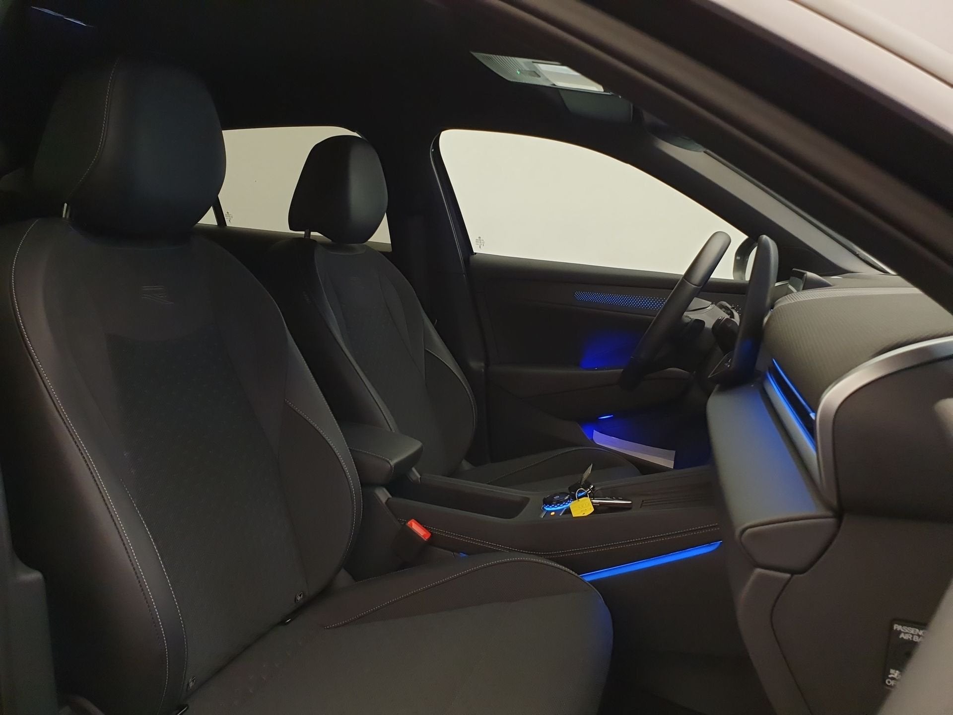 Volkswagen T-Roc 1.5 eTSI 150pk DSG/AUT R-Line Wegklapbare t, Auto's, Stof, Zwart, 4 cilinders, Zwart