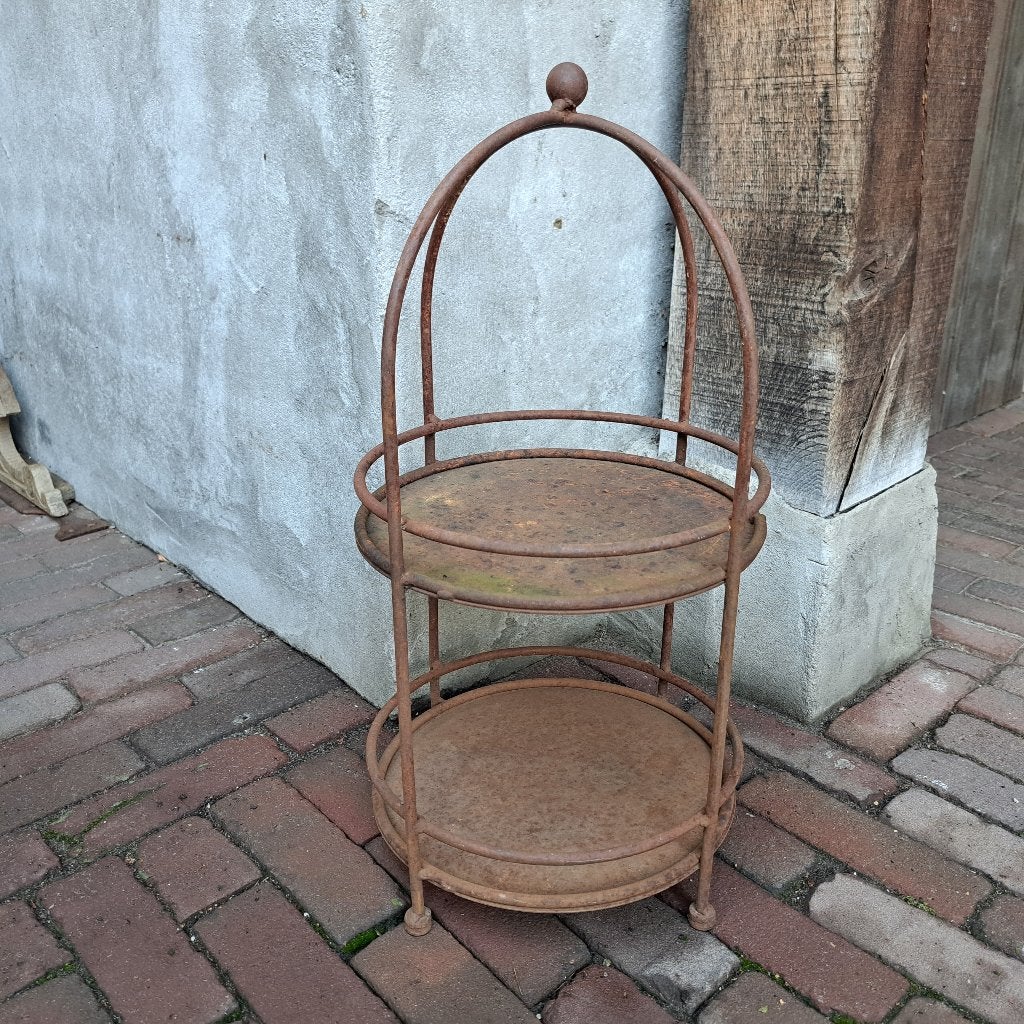Brocante metalen étagère 2 lagen geroest hoogte 56cm *Etage3, Gebruikt, ., Ophalen of Verzenden, .