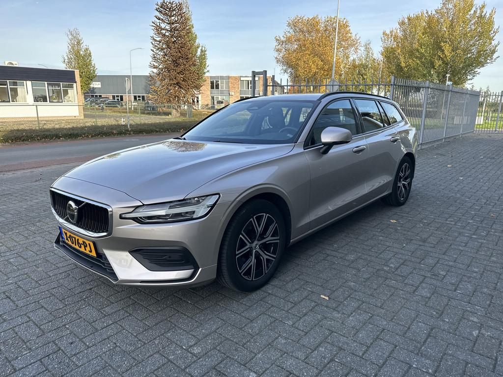 Volvo V60 2.0 B3 Essential Edition (bj 2024, automaat), Auto diversen, Schadeauto's, 1969 cc, Stationwagon, Hybride Elektrisch/Benzine
