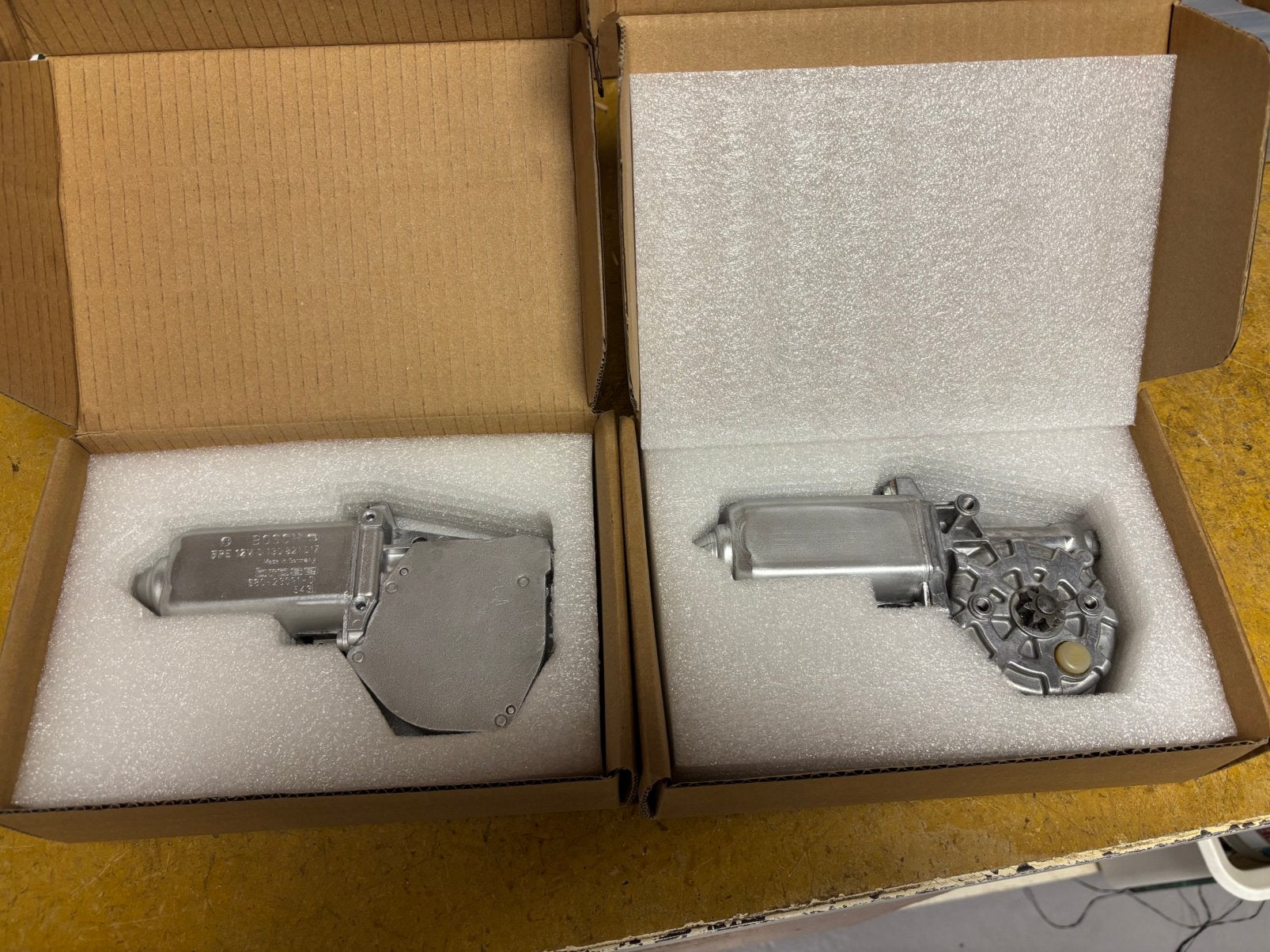 Te koop: 2 electromotoren voor electrische ramen porsche 911, Ophalen, Gereviseerd, Porsche