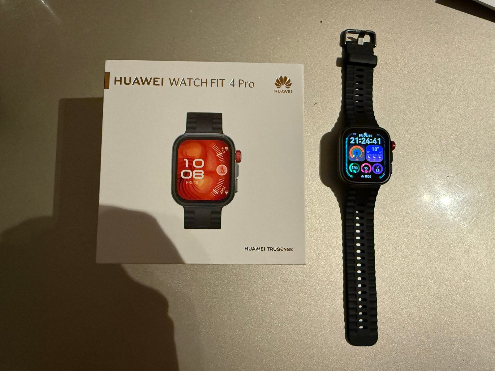 Huawei Watch Fit 4 Pro Zwart - Zo goed als nieuw, Afstand, Zwart, Ophalen of Verzenden, Zo goed als nieuw