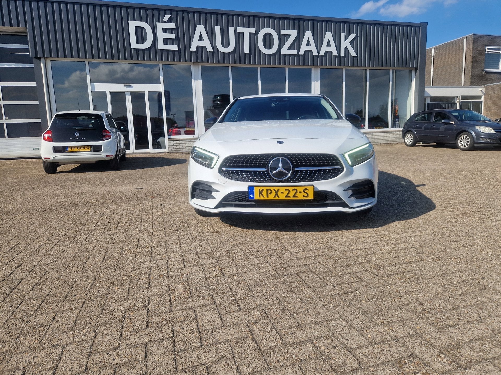 Mercedes-Benz A-klasse 250 e Premium Plus AMG pack, Auto's, Mercedes-Benz, Gebruikt, 4 cilinders, 15 kWh, Wit