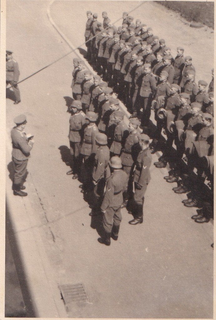 WO2 Verzetsfoto? (1942) – Duitse troepen Amsterdam - stiekem, Foto, Ophalen of Verzenden, Zo goed als nieuw, Voor 1940