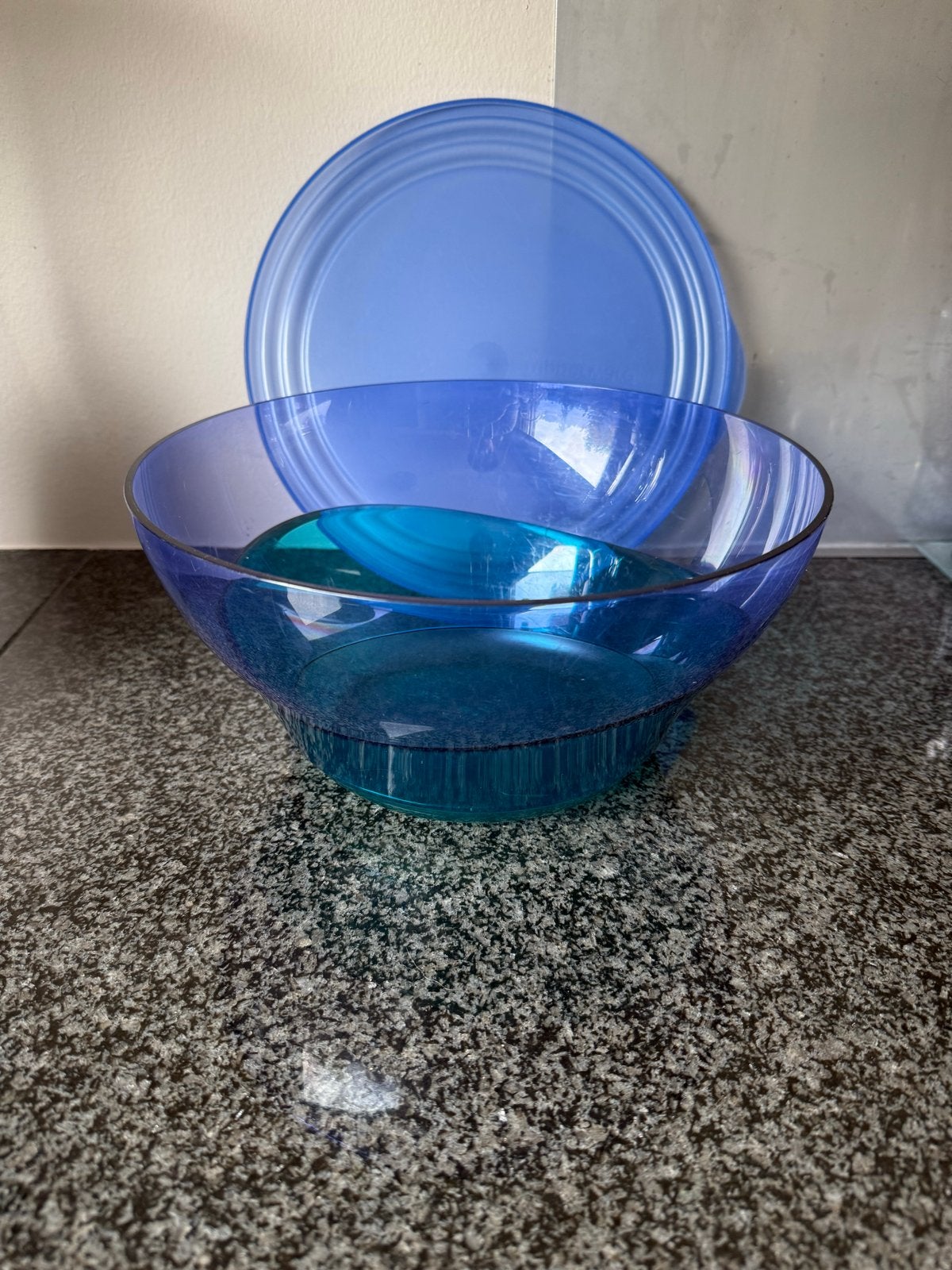 Tupperware serveerschaal met deksel 4.6 liter - Zo goed als, Schaal, Blauw, Ophalen of Verzenden, Zo goed als nieuw