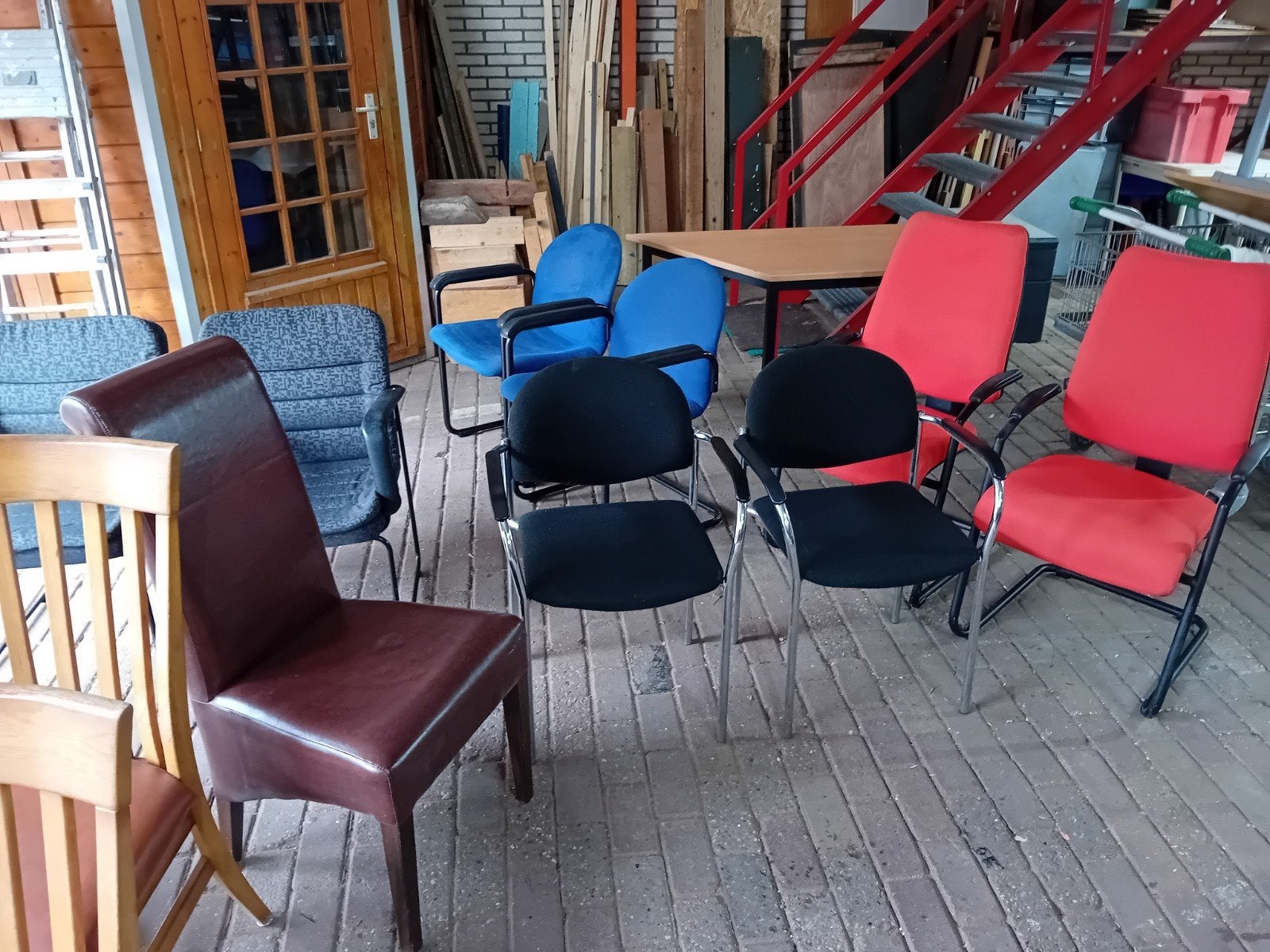 Gratis stoelen - Diverse kleuren en materialen, Huis en Inrichting, Stoelen, Ophalen, Gebruikt, Overige kleuren, Leer