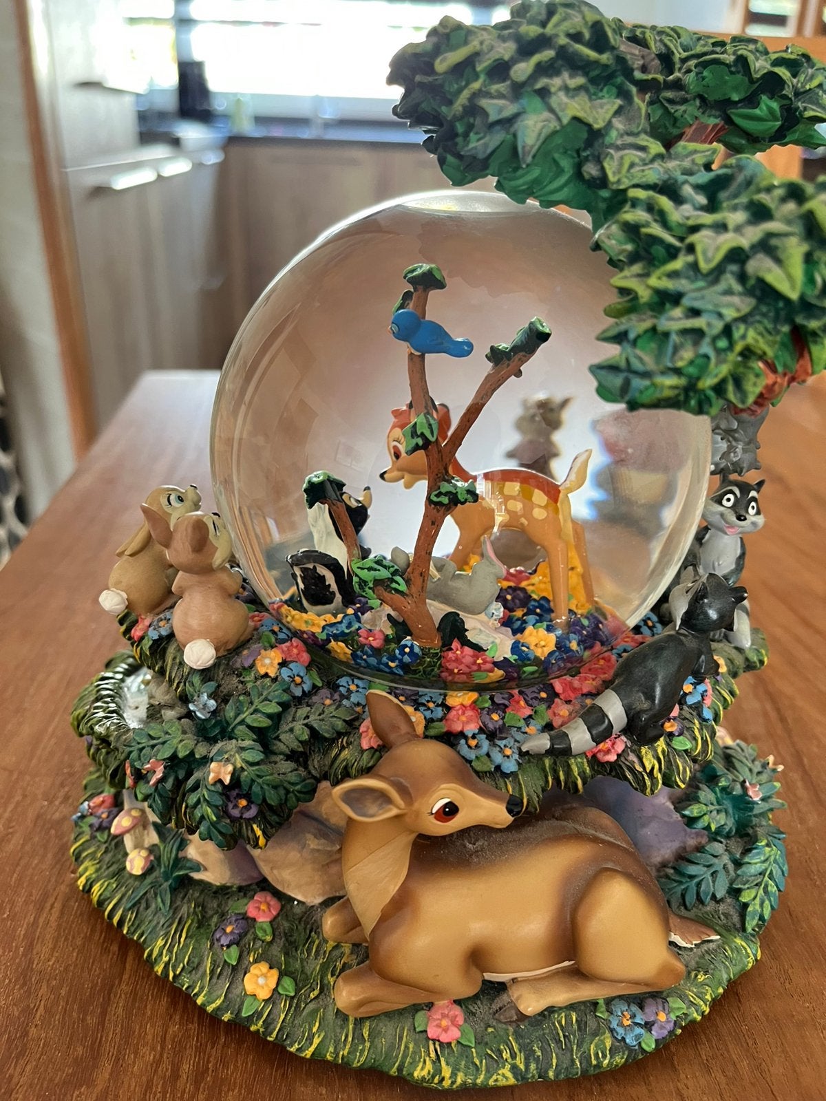 Disney Snowglobe Bambi. Alleen ophalen in Delft, Verzamelen, Ophalen, Zo goed als nieuw, Beeldje of Figuurtje