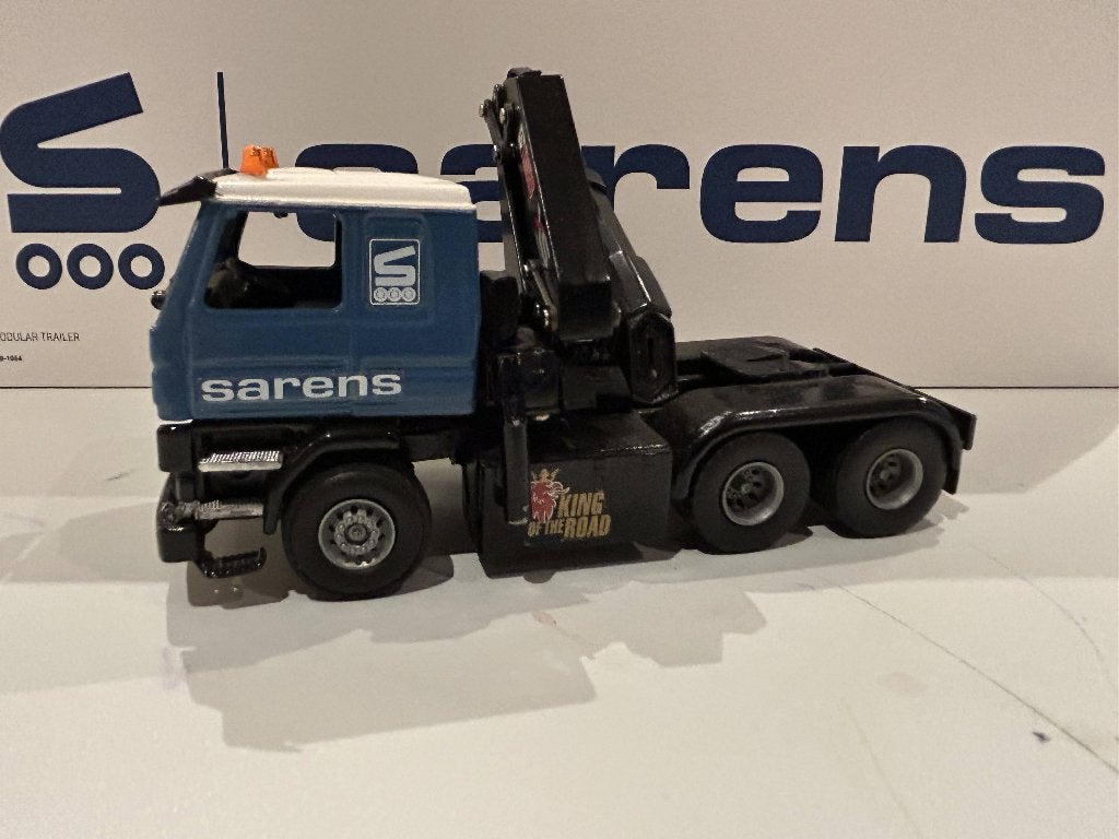 Sarens Scania 143 M + laadkraan Hiab Tekno 1/50, Verzenden, Gebruikt, Bus of Vrachtwagen, Tekno