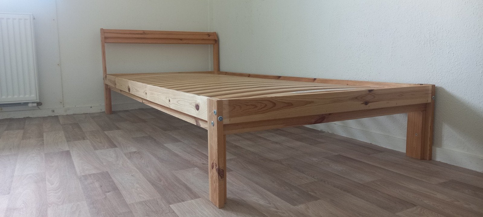 Ikea Neiden bedframe, pine, 90x200 cm, Huis en Inrichting, Ophalen, Gebruikt, 90 cm, Eenpersoons