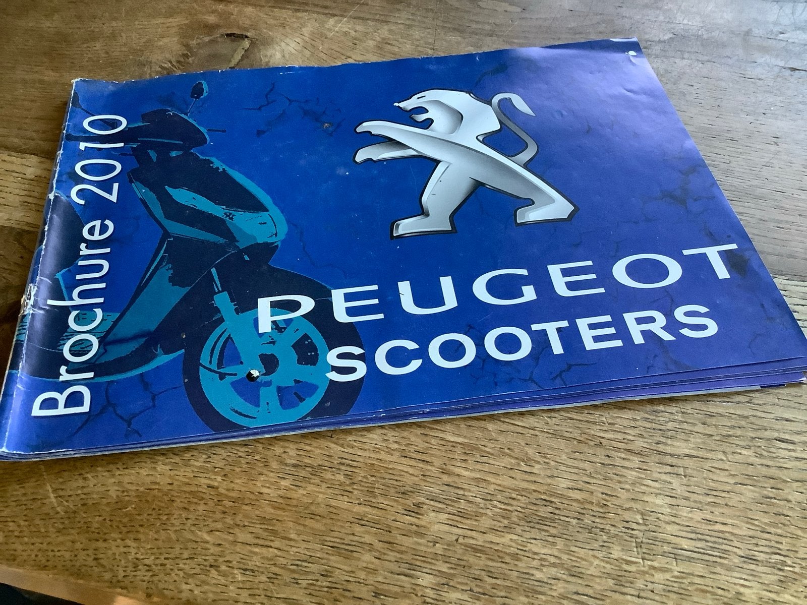 Peugeot Scooters Brochure 2010 o.a. - V-Clic, Ludix, Kisbee, Verzenden