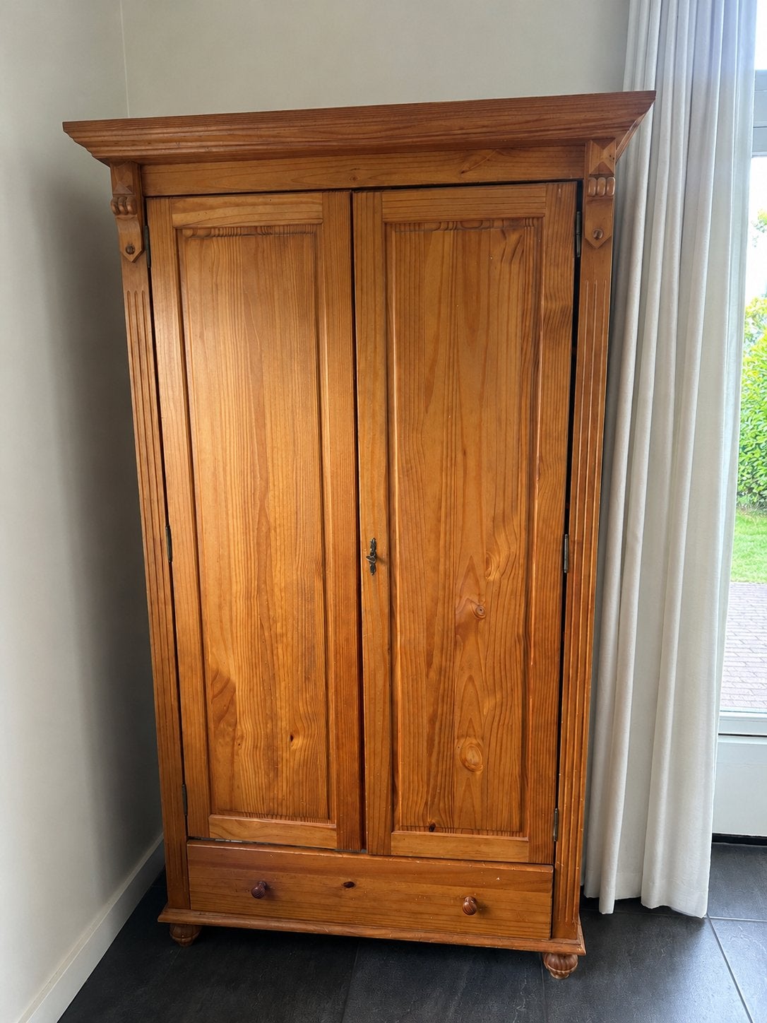 Grenen Kast, Ophalen