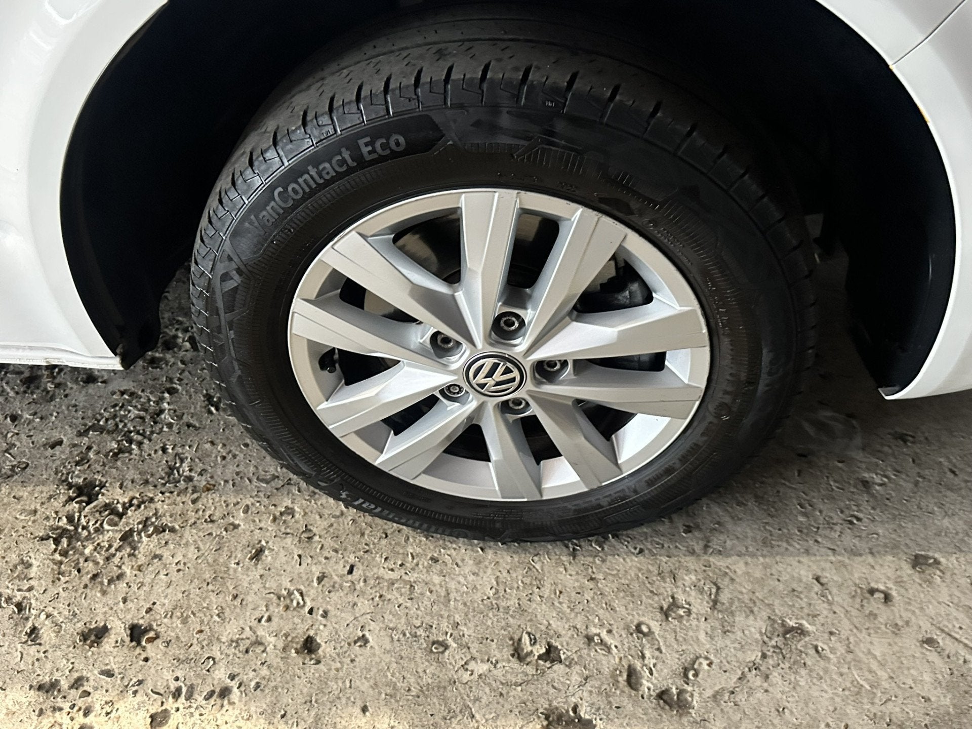 Volkswagen Transporter 2.0 TDI 111pk L1H1 Euro6 Airco | Navi, Voorwielaandrijving, Stof, Gebruikt, 4 cilinders
