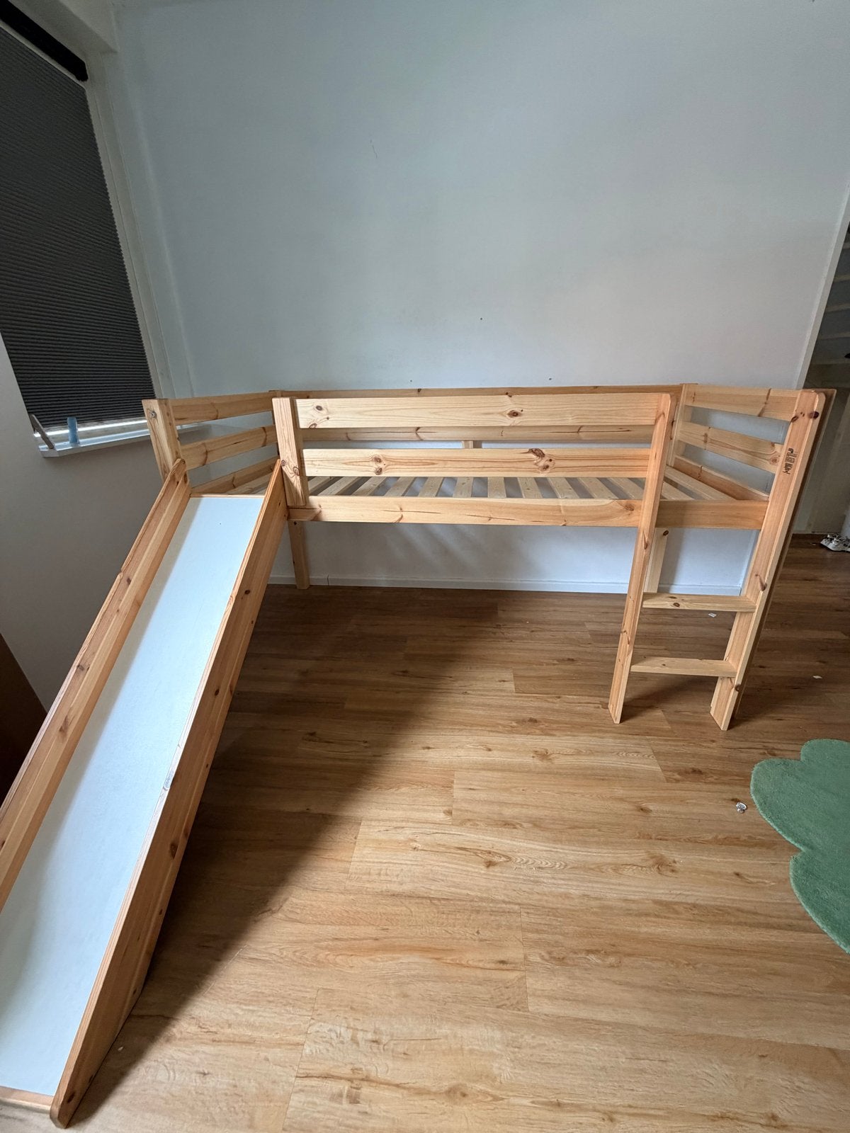 Houten Halfhoogslaper met Glijbaan - Zo goed als nieuw, Huis en Inrichting, Slaapkamer | Stapelbedden en Hoogslapers, Ophalen