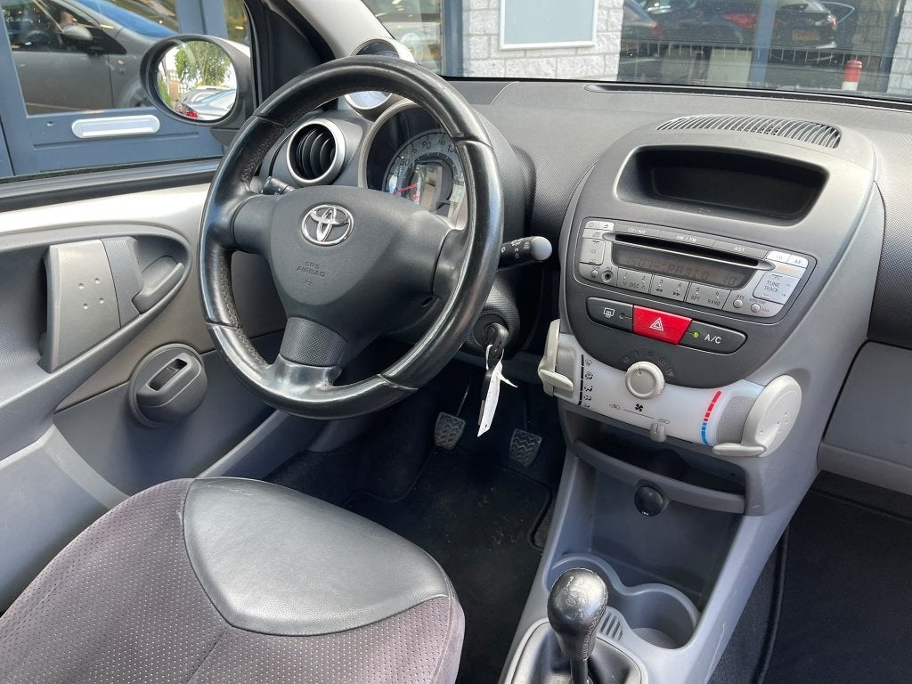 Toyota Aygo 1.0-12V 5-deurs Calvin Klein | Leer | Airco, Auto's, Gebruikt, 4 stoelen, 68 pk, Bedrijf