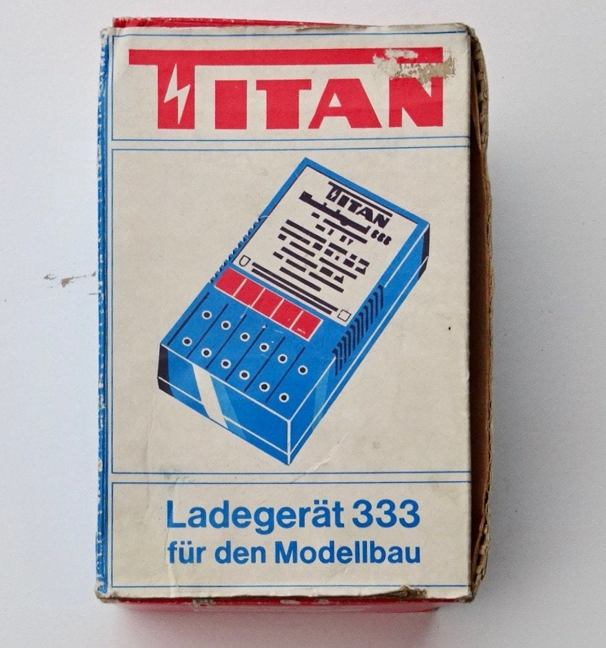 333 TITAN oplader Ladegerät, Hobby en Vrije tijd, Overige merken, Transformator of Voeding, Gebruikt, Gelijkstroom