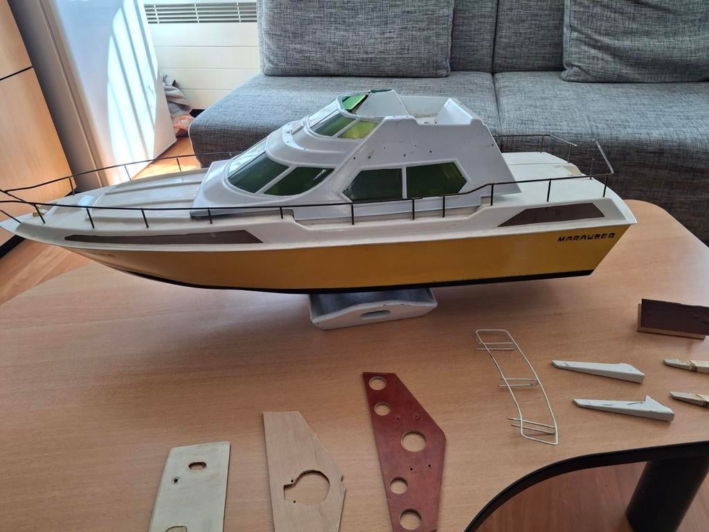 RC- Motoryacht MARAUDER    Opknapper, Ophalen, Gebruikt, Groter dan 1:32
