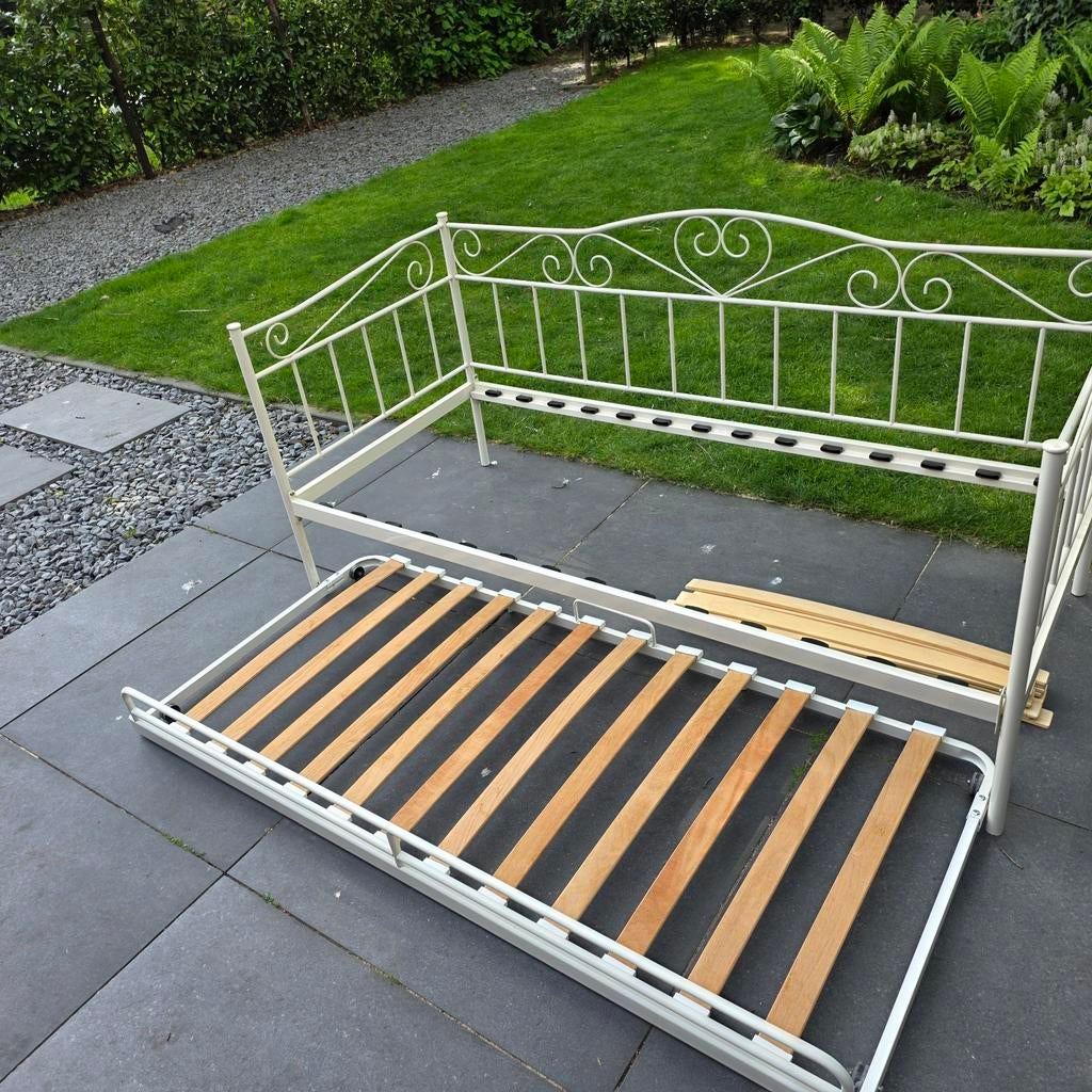 Wit metalen klassiek bed met uitschuifbaar 2e bed 200x90, Huis en Inrichting, Slaapkamer | Bedden, Ophalen, Gebruikt, 90 cm, Eenpersoons