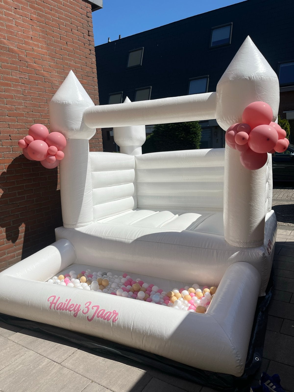 Springkussen kasteel wit met ballenbak - Bounce Castle, Ophalen, Zo goed als nieuw