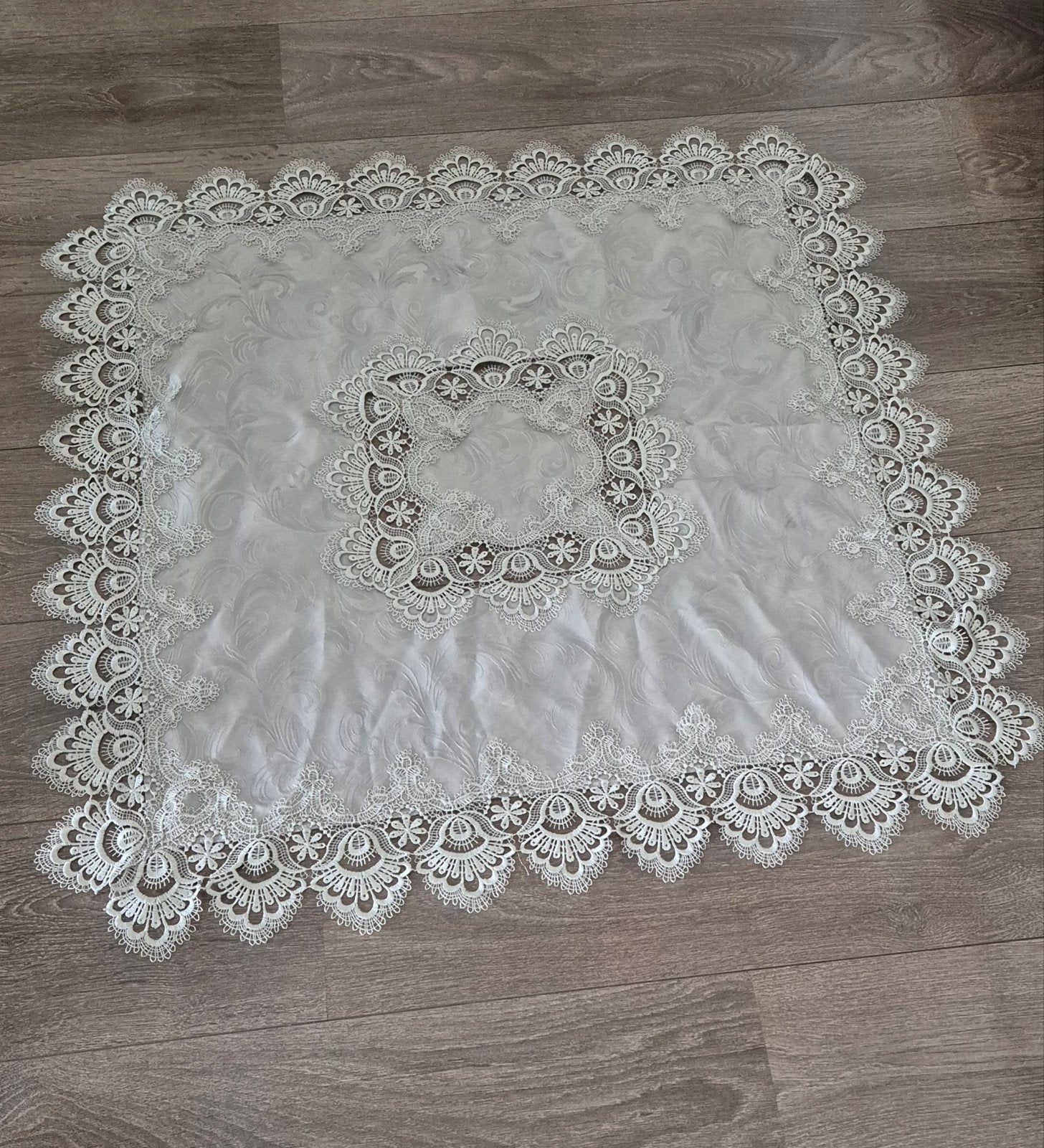 Een prachtig decoratief tafelkleed in nette staat, Huis en Inrichting, Tafelkleden, Ophalen