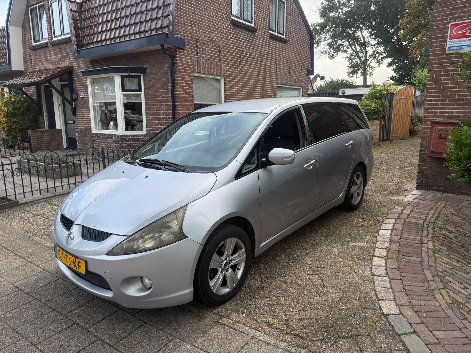Mitsubishi Grandis 2.4-16V Intense 7 persoons, Auto's, Stof, Zwart, Automatische klimaatregeling, 7 stoelen