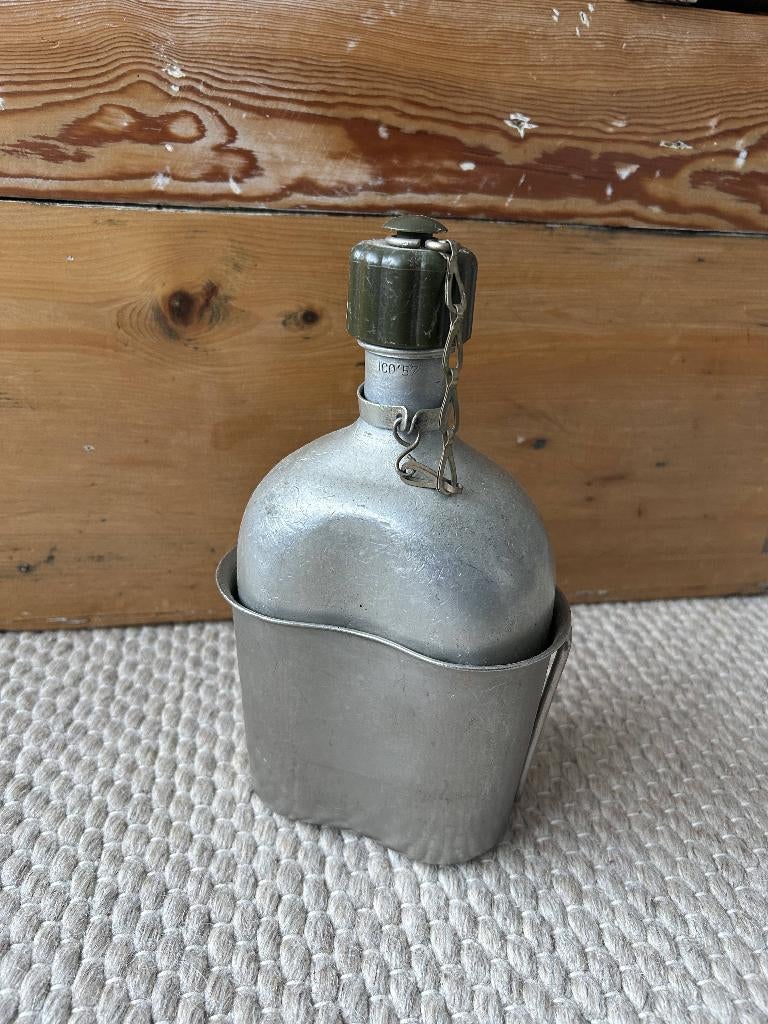 Vintage Leger Veldfles met Aluminium Beker, Ophalen of Verzenden, Landmacht, Nederland, Overige typen