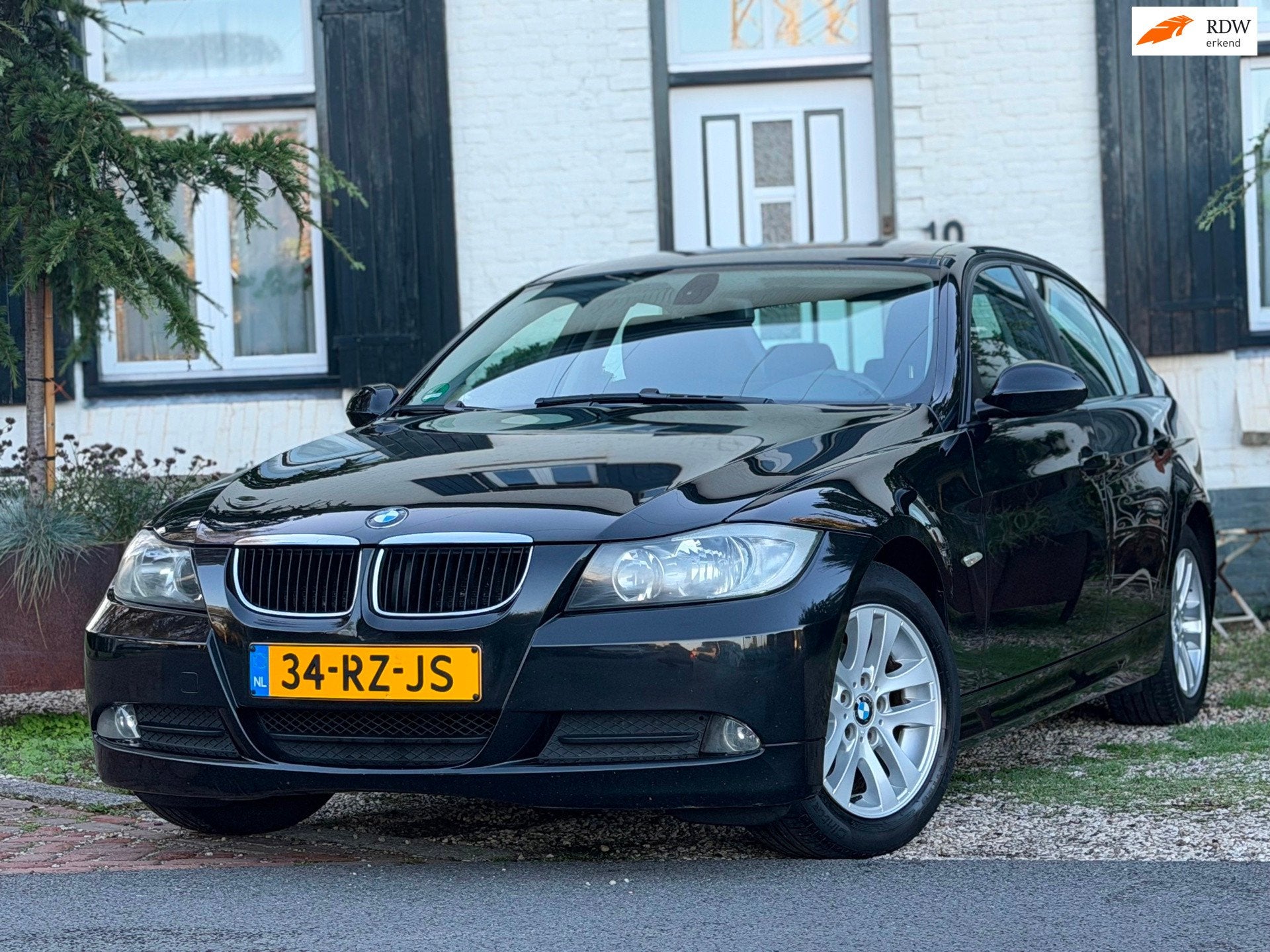 BMW 3-serie 318i Dynamic Executive, Auto's, Achterwielaandrijving, Zwart, 4 cilinders, 129 pk