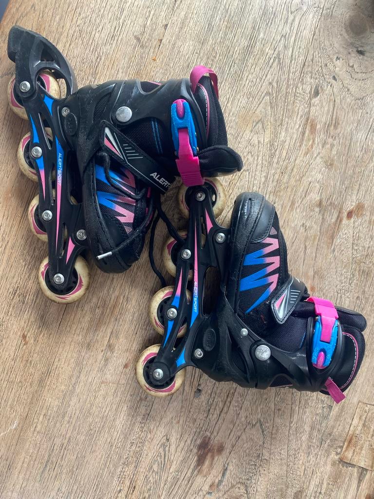 Alert Sport skeelers - Zwart/Roze/Blauw, maat 31-34, Sport en Fitness, Skeelers, Kinderen, Inline skates 4 wielen, Ophalen, Overige merken