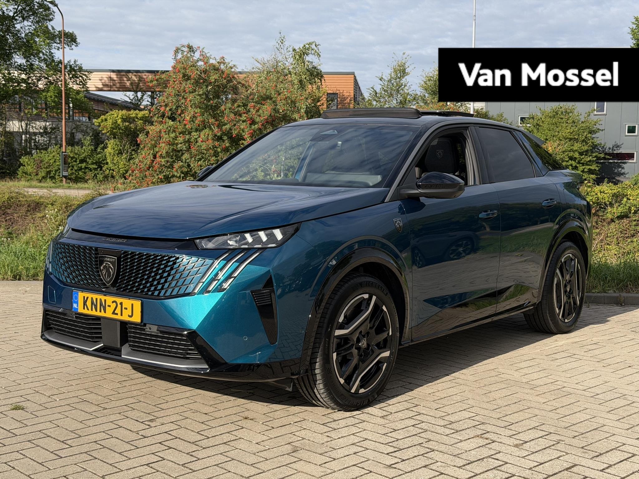 Peugeot e-3008 GT Long Range 230 97 kWh, Auto's, 12 maanden, 101 kWh, Blauw, Leder en Stof