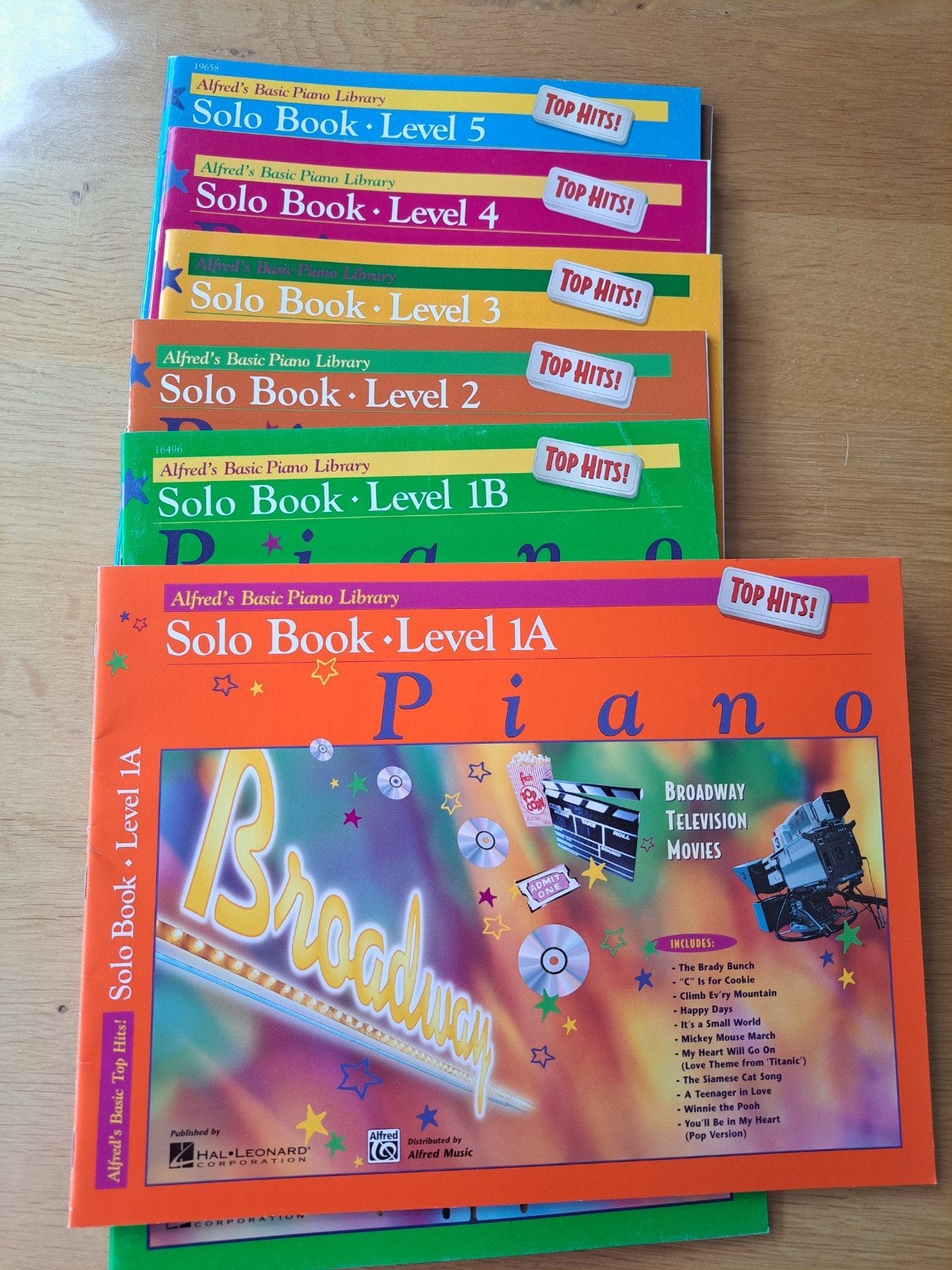 Alfred's Basic Piano Library - Solo Boek Broadway, Muziek en Instrumenten, Filmmuziek en Soundtracks, Les of Cursus, Nieuw, Ophalen of Verzenden