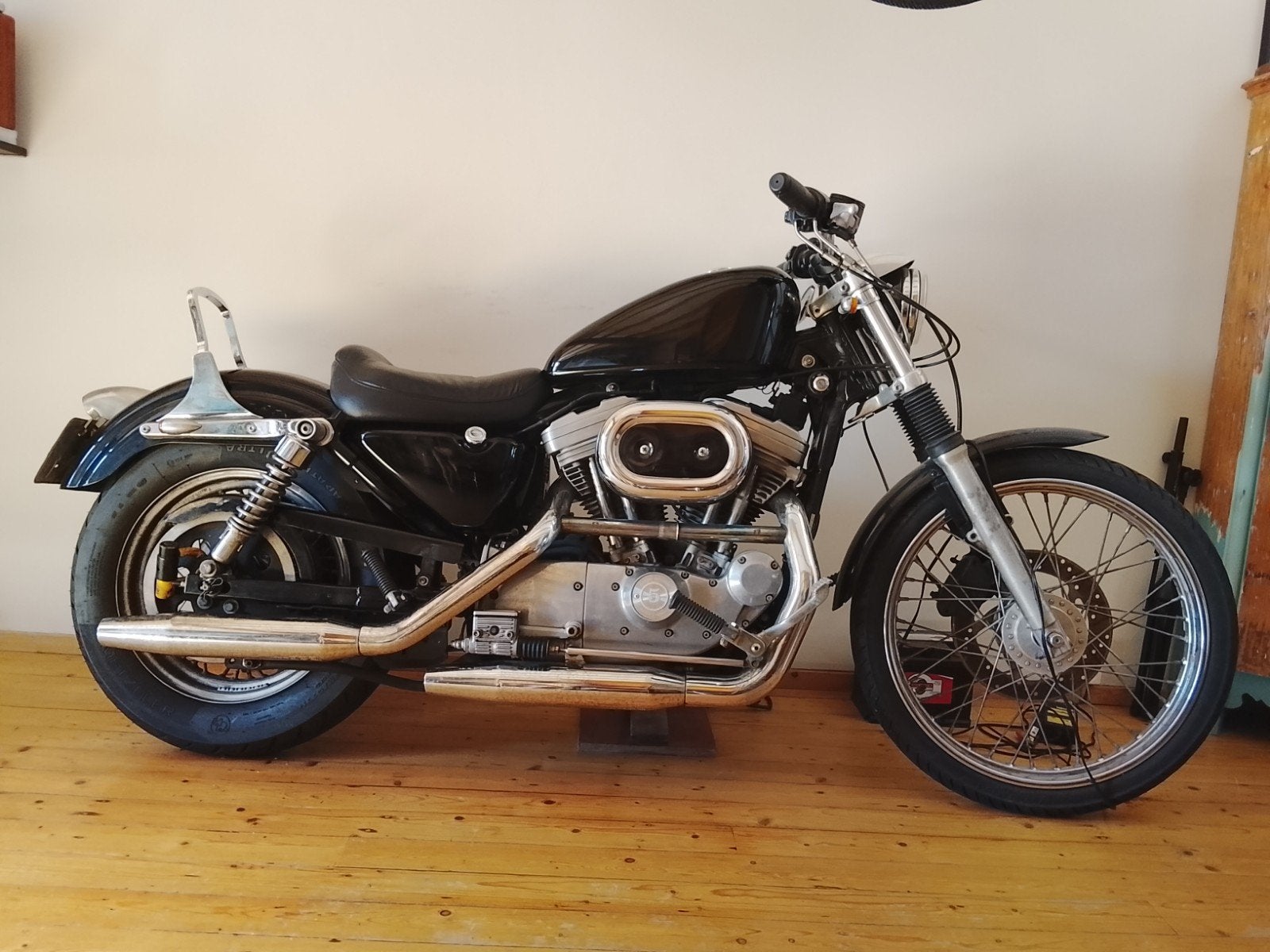 Harley Davidson Sportster 883 XHL Hugger (2000), 2 cilinders, Chopper, 883 cc, Particulier