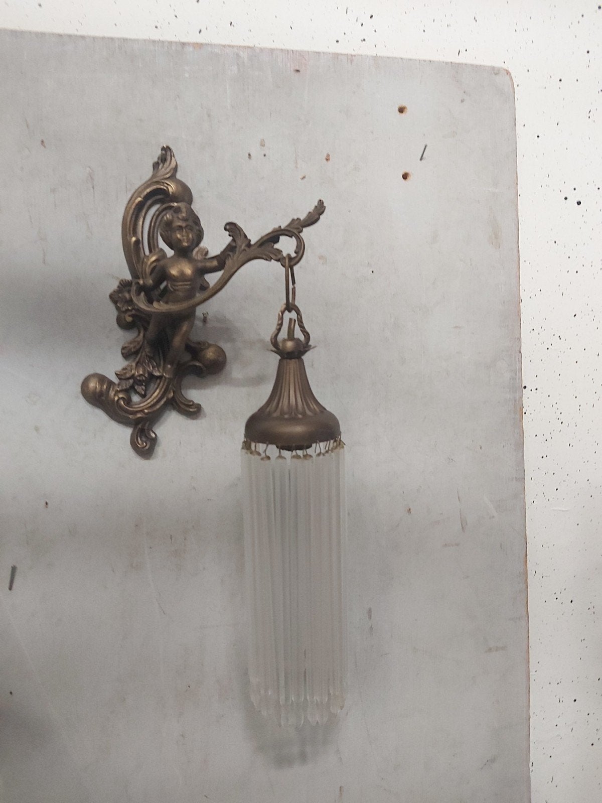 Antieke bronzen kristallen cupido engelen wandlamp, Antiek en Kunst, Antiek | Lampen, Ophalen of Verzenden