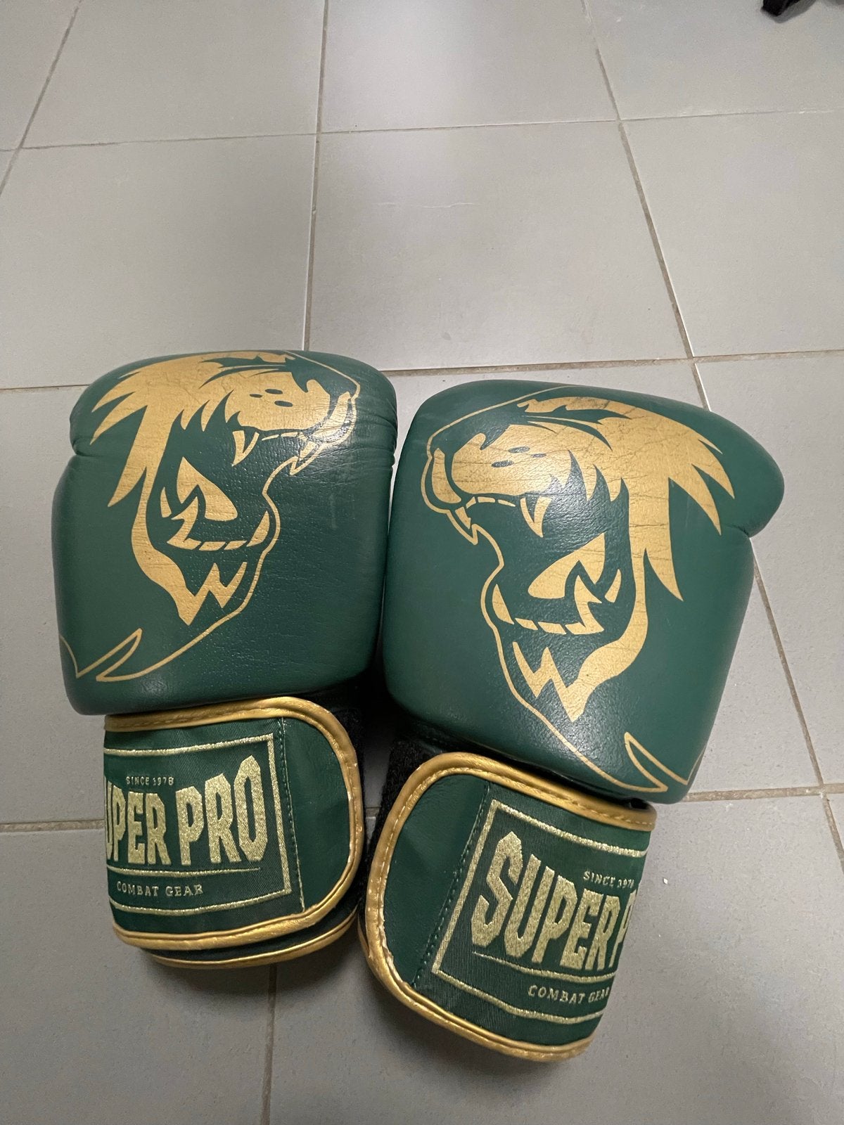 Super Pro Combat Gear Bokshandschoenen 16 oz, Sport en Fitness, Ophalen of Verzenden, Zo goed als nieuw, Overige, Vechtsportbescherming