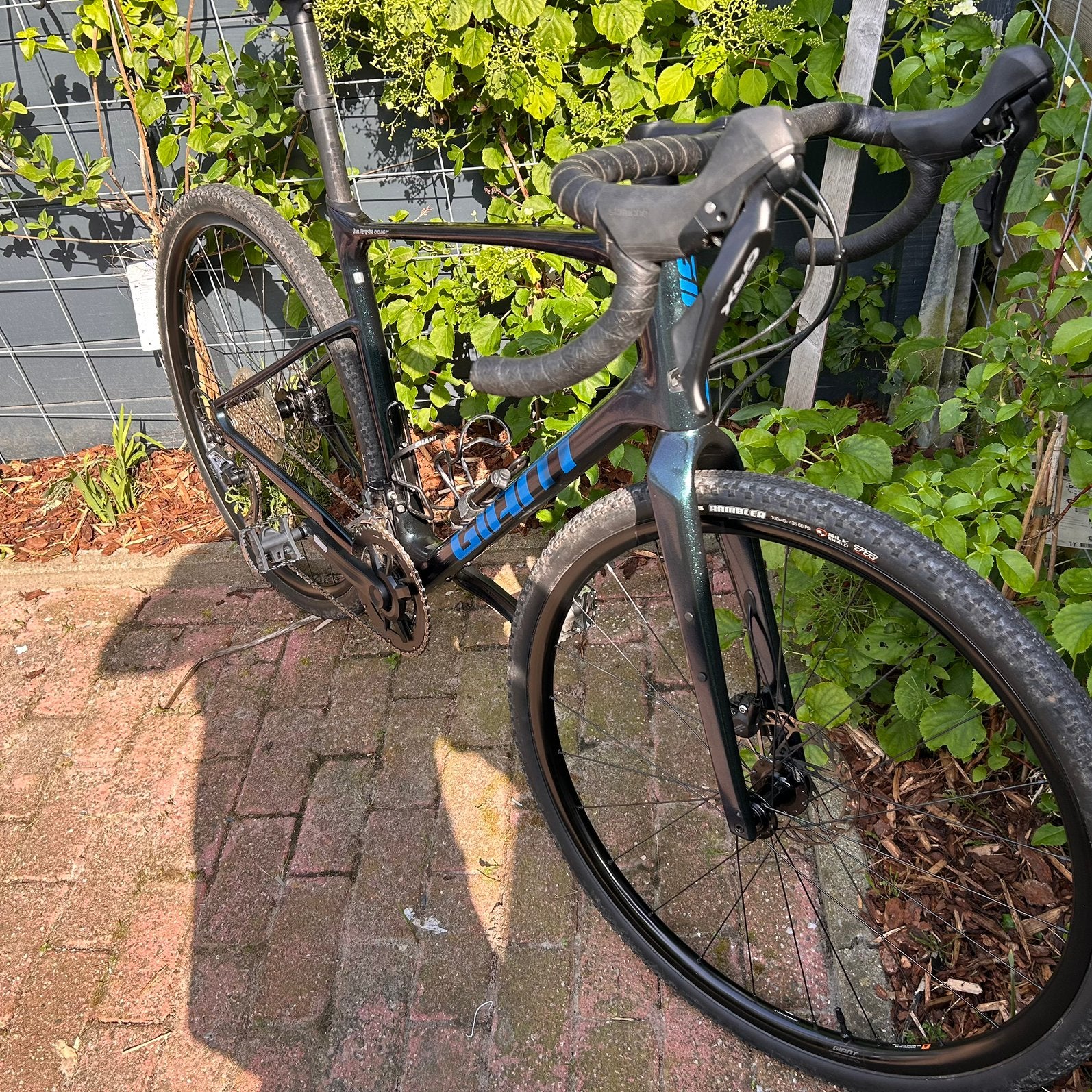 Giant Revolt maat L, 28 inch, Carbon, Heren, Zo goed als nieuw