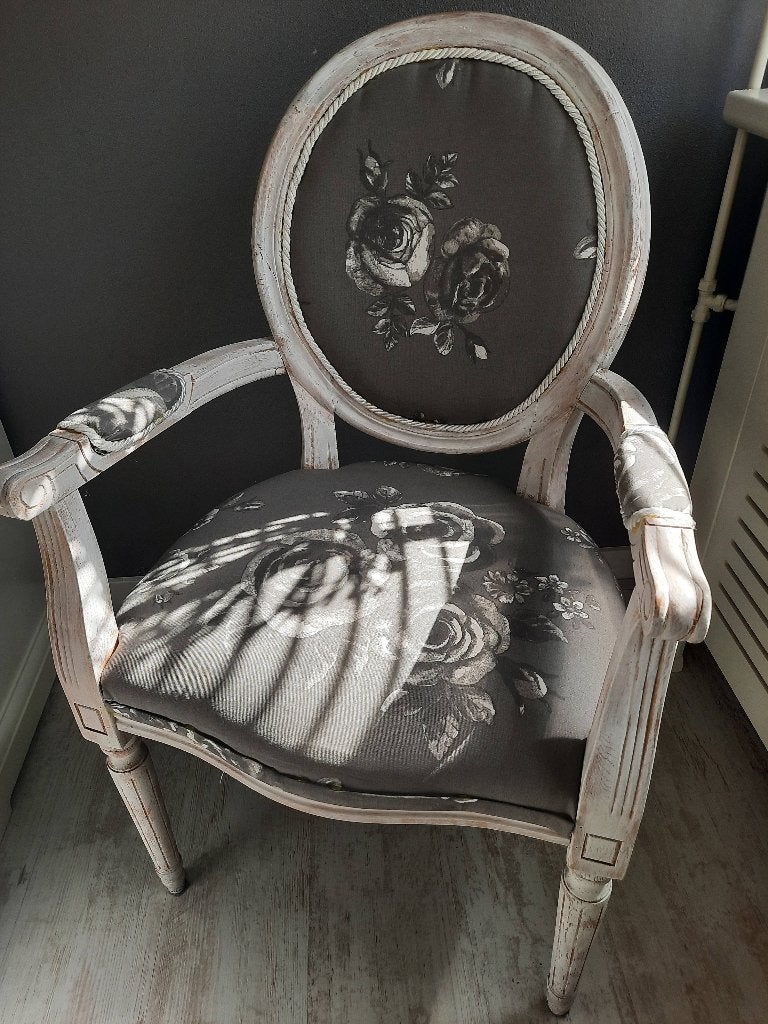Klassiek medaillon armstoeltje, Ophalen, Hout, Gebruikt, Antiek, Klassiek, Romantisch