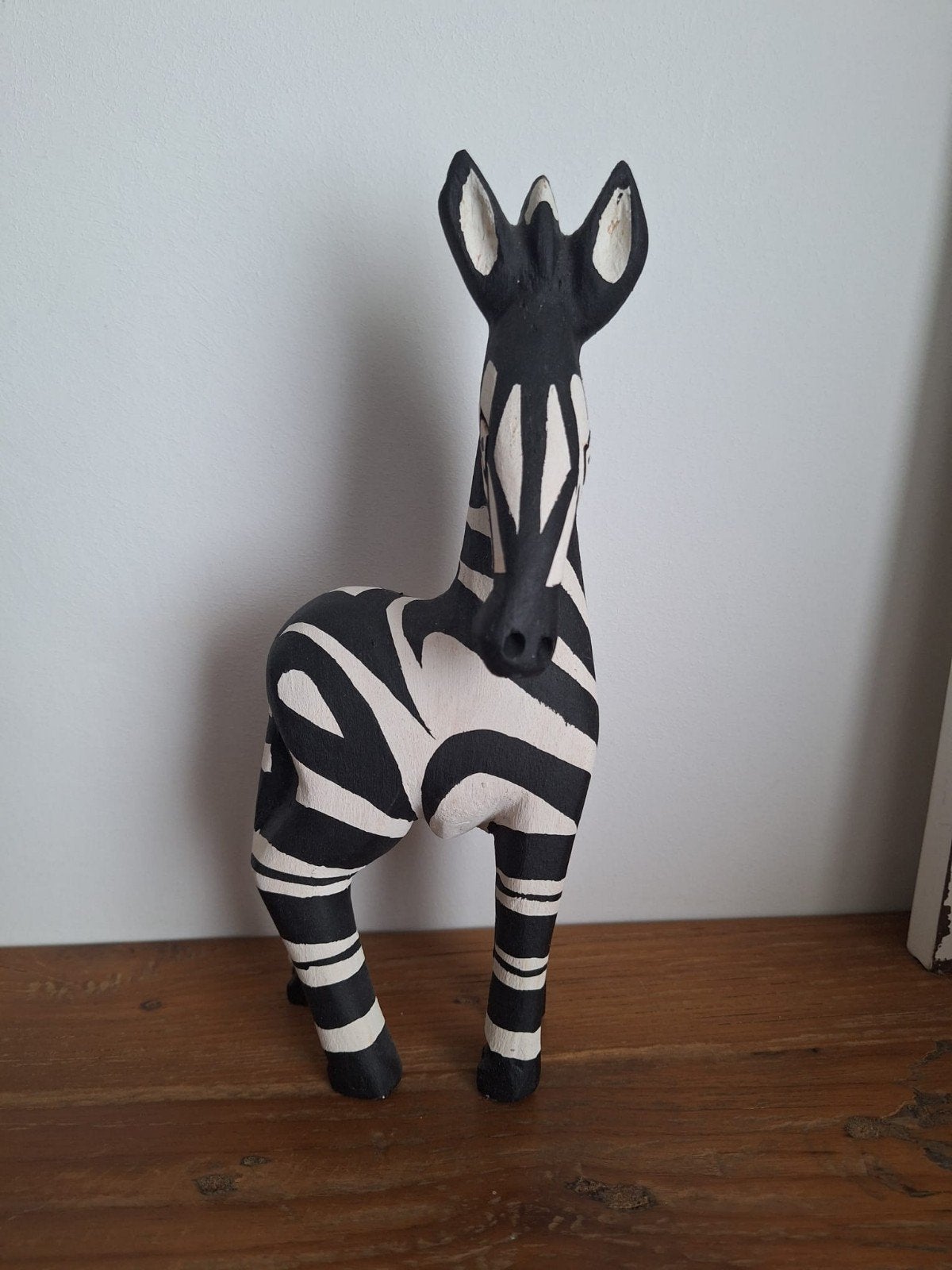 Handgesneden houten zebra beeldje, zwart-wit. Happy zebra, Hout, Afrika, Ophalen of Verzenden, Handgemaakt