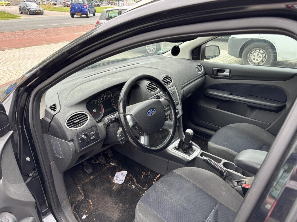 Ford Focus Wagon 2.0-16V Rally Edition, Stof, Gebruikt, 4 cilinders, Zwart